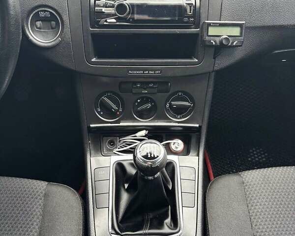 Чорний Фольксваген Пассат, об'ємом двигуна 1.6 л та пробігом 254 тис. км за 5000 $, фото 14 на Automoto.ua