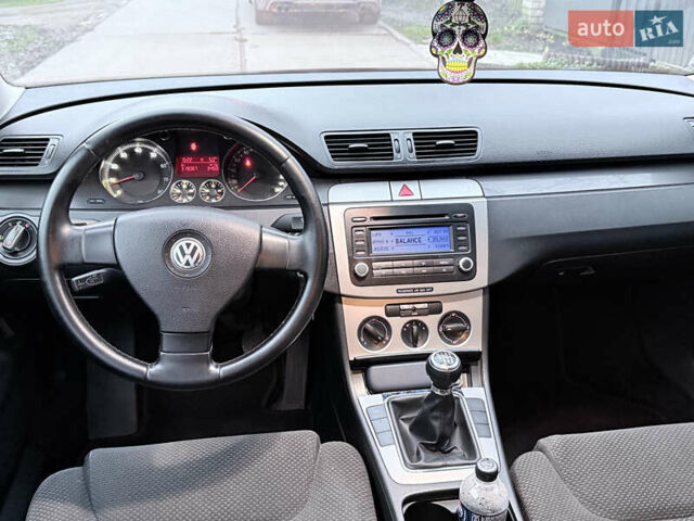 Черный Фольксваген Пассат, объемом двигателя 1.98 л и пробегом 319 тыс. км за 5500 $, фото 6 на Automoto.ua