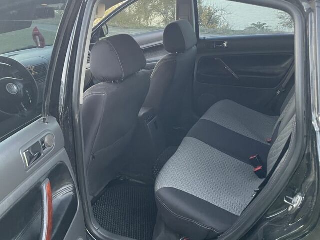 Черный Фольксваген Пассат, объемом двигателя 2 л и пробегом 312 тыс. км за 5250 $, фото 12 на Automoto.ua