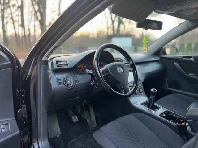 Чорний Фольксваген Пассат, об'ємом двигуна 2 л та пробігом 285 тис. км за 3950 $, фото 12 на Automoto.ua