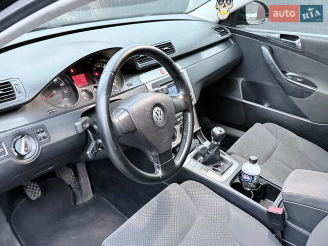 Черный Фольксваген Пассат, объемом двигателя 1.98 л и пробегом 319 тыс. км за 5500 $, фото 7 на Automoto.ua