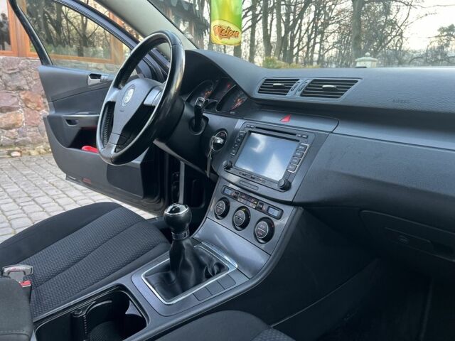 Чорний Фольксваген Пассат, об'ємом двигуна 2 л та пробігом 285 тис. км за 3950 $, фото 17 на Automoto.ua