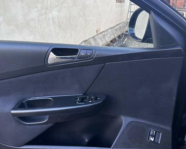 Черный Фольксваген Пассат, объемом двигателя 1.6 л и пробегом 284 тыс. км за 5200 $, фото 2 на Automoto.ua