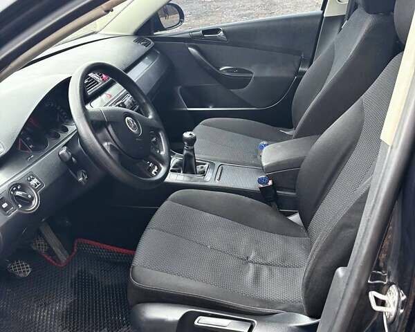 Чорний Фольксваген Пассат, об'ємом двигуна 1.6 л та пробігом 254 тис. км за 5000 $, фото 5 на Automoto.ua