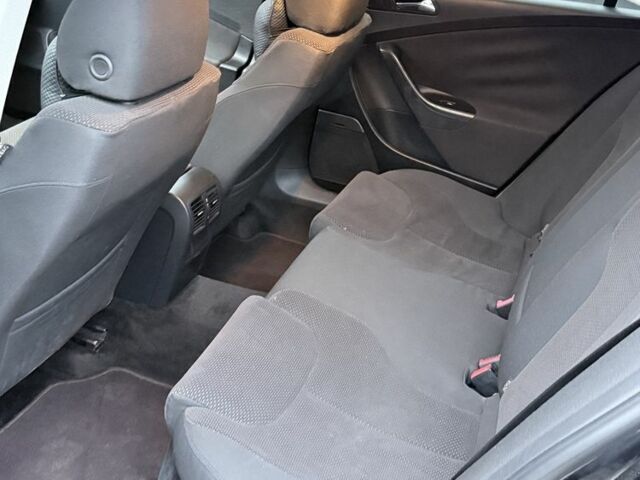 Черный Фольксваген Пассат, объемом двигателя 2 л и пробегом 319 тыс. км за 5500 $, фото 10 на Automoto.ua