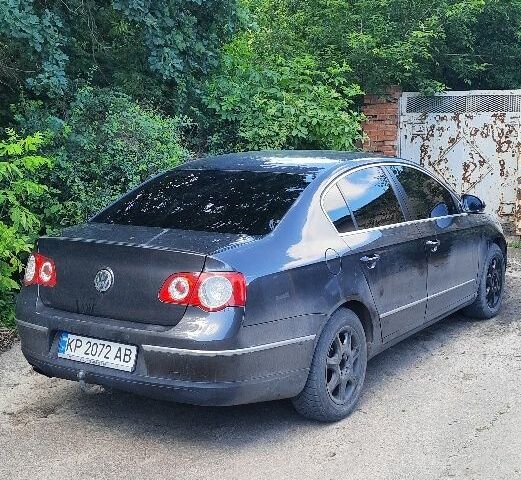 Черный Фольксваген Пассат, объемом двигателя 2 л и пробегом 400 тыс. км за 6228 $, фото 3 на Automoto.ua