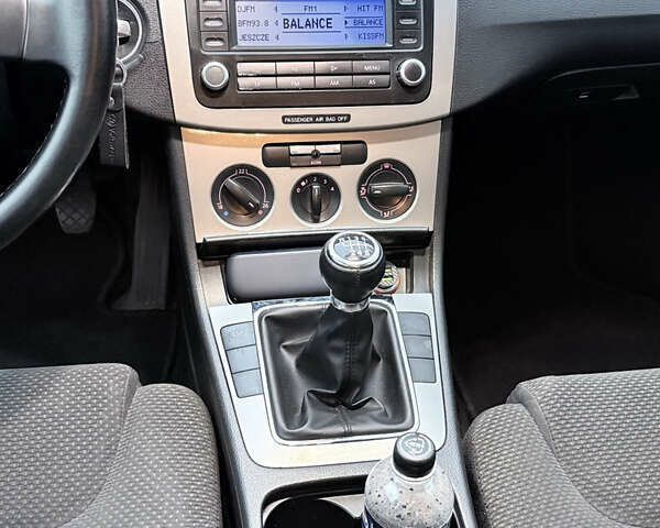 Черный Фольксваген Пассат, объемом двигателя 1.98 л и пробегом 319 тыс. км за 5500 $, фото 9 на Automoto.ua