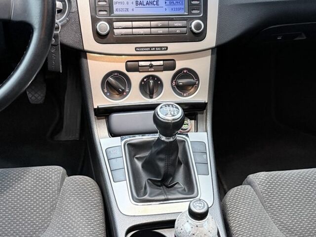 Черный Фольксваген Пассат, объемом двигателя 2 л и пробегом 319 тыс. км за 5500 $, фото 9 на Automoto.ua