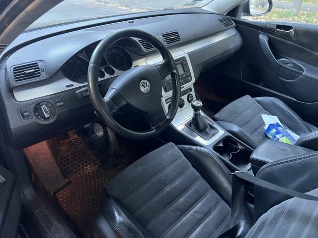 Чорний Фольксваген Пассат, об'ємом двигуна 2 л та пробігом 300 тис. км за 2500 $, фото 6 на Automoto.ua