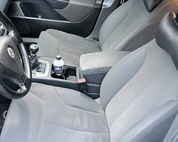 Черный Фольксваген Пассат, объемом двигателя 1.98 л и пробегом 319 тыс. км за 5500 $, фото 8 на Automoto.ua