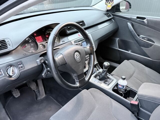 Черный Фольксваген Пассат, объемом двигателя 2 л и пробегом 319 тыс. км за 5500 $, фото 7 на Automoto.ua