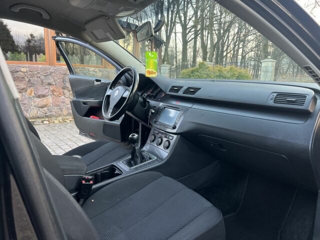 Чорний Фольксваген Пассат, об'ємом двигуна 2 л та пробігом 285 тис. км за 3950 $, фото 16 на Automoto.ua