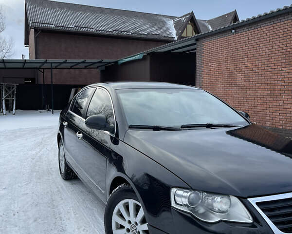 Чорний Фольксваген Пассат, об'ємом двигуна 2 л та пробігом 322 тис. км за 5500 $, фото 1 на Automoto.ua