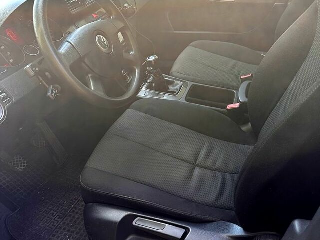 Чорний Фольксваген Пассат, об'ємом двигуна 1.6 л та пробігом 270 тис. км за 5300 $, фото 2 на Automoto.ua