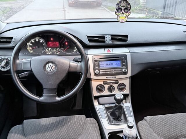 Черный Фольксваген Пассат, объемом двигателя 2 л и пробегом 319 тыс. км за 5500 $, фото 6 на Automoto.ua