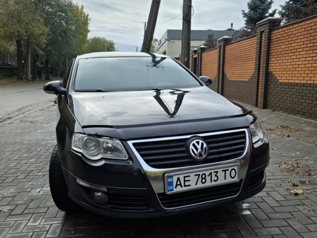 Фольксваген Пассат 2006 в Кривом Роге на Automoto.ua Черный Фольксваген Пассат, объемом двигателя 2 л и пробегом 300 тыс. км за 5999 $, фото 2 на Automoto.ua
