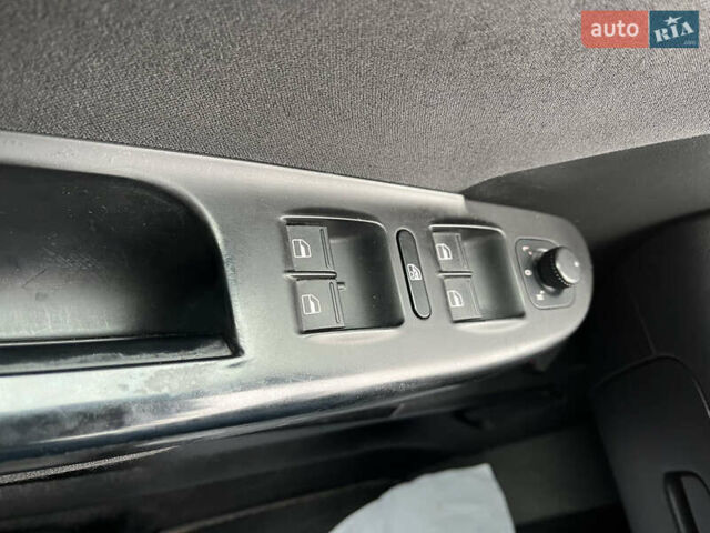 Черный Фольксваген Пассат, объемом двигателя 1.6 л и пробегом 340 тыс. км за 5700 $, фото 13 на Automoto.ua