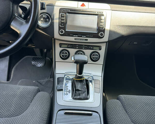 Чорний Фольксваген Пассат, об'ємом двигуна 2 л та пробігом 251 тис. км за 4899 $, фото 30 на Automoto.ua