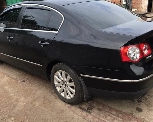 Чорний Фольксваген Пассат, об'ємом двигуна 2 л та пробігом 166 тис. км за 7000 $, фото 1 на Automoto.ua