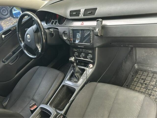 Черный Фольксваген Пассат, объемом двигателя 1.6 л и пробегом 210 тыс. км за 6300 $, фото 2 на Automoto.ua