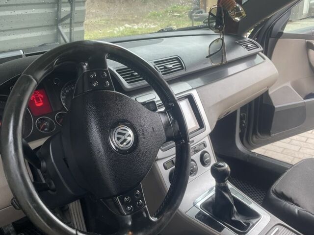 Черный Фольксваген Пассат, объемом двигателя 2 л и пробегом 400 тыс. км за 5300 $, фото 4 на Automoto.ua