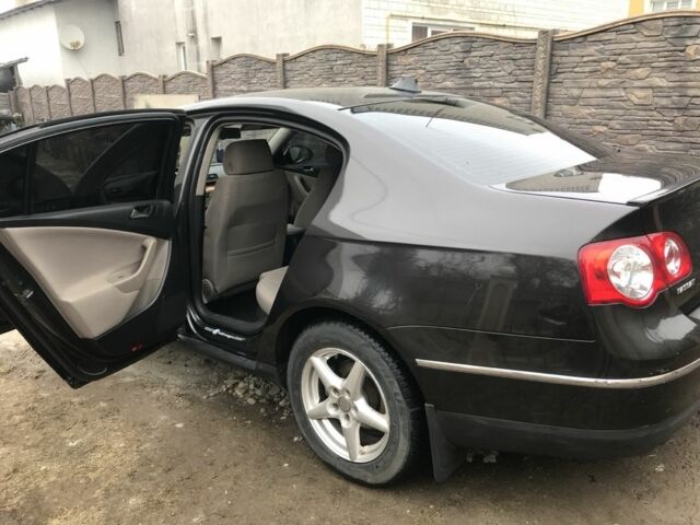 Черный Фольксваген Пассат, объемом двигателя 2 л и пробегом 330 тыс. км за 5200 $, фото 11 на Automoto.ua