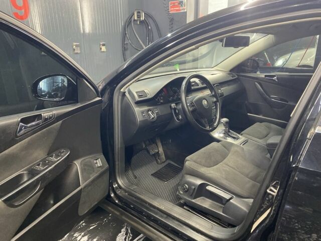 Черный Фольксваген Пассат, объемом двигателя 2 л и пробегом 215 тыс. км за 4550 $, фото 7 на Automoto.ua