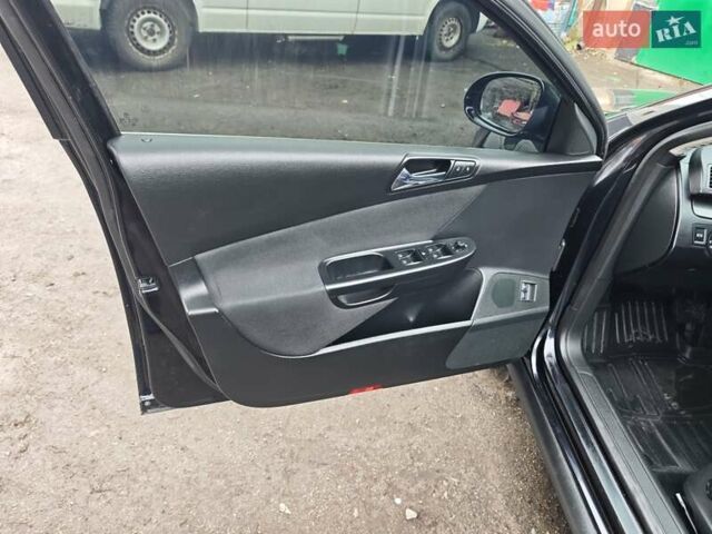 Чорний Фольксваген Пассат, об'ємом двигуна 2 л та пробігом 112 тис. км за 6950 $, фото 18 на Automoto.ua