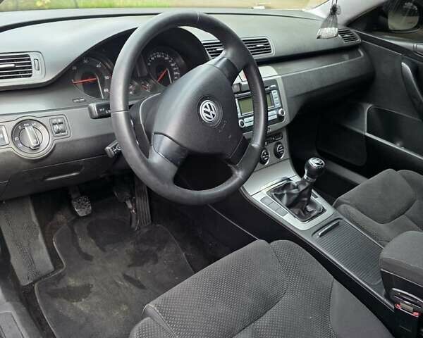 Фольксваген Пассат 2006 в Кривом Роге на Automoto.ua Черный Фольксваген Пассат, объемом двигателя 2 л и пробегом 300 тыс. км за 5999 $, фото 9 на Automoto.ua