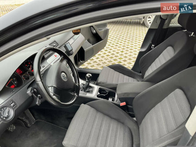 Черный Фольксваген Пассат, объемом двигателя 1.6 л и пробегом 340 тыс. км за 5700 $, фото 8 на Automoto.ua