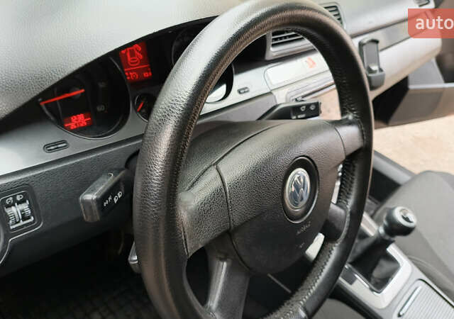 Чорний Фольксваген Пассат, об'ємом двигуна 1.9 л та пробігом 366 тис. км за 5850 $, фото 26 на Automoto.ua