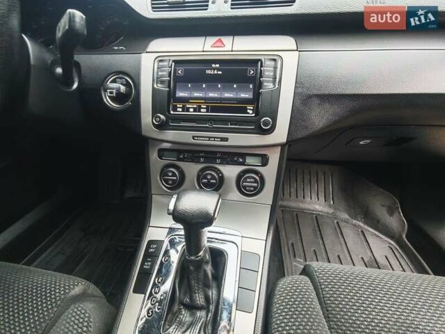 Чорний Фольксваген Пассат, об'ємом двигуна 2 л та пробігом 112 тис. км за 6950 $, фото 41 на Automoto.ua