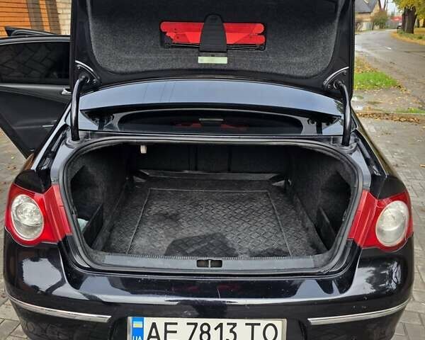 Фольксваген Пассат 2006 в Кривом Роге на Automoto.ua Черный Фольксваген Пассат, объемом двигателя 2 л и пробегом 300 тыс. км за 5999 $, фото 14 на Automoto.ua