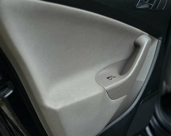 Черный Фольксваген Пассат, объемом двигателя 2 л и пробегом 270 тыс. км за 4600 $, фото 18 на Automoto.ua