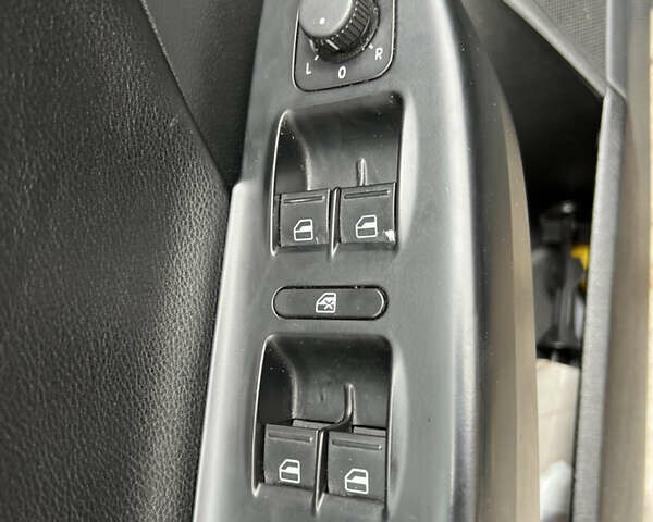 Чорний Фольксваген Пассат, об'ємом двигуна 2 л та пробігом 305 тис. км за 7550 $, фото 13 на Automoto.ua