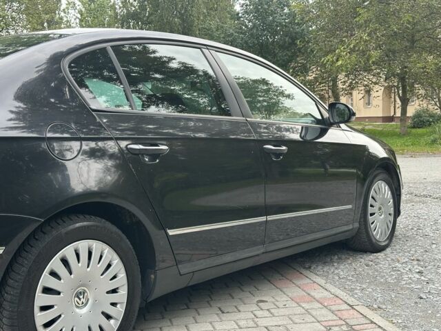 Черный Фольксваген Пассат, объемом двигателя 2 л и пробегом 330 тыс. км за 2450 $, фото 7 на Automoto.ua