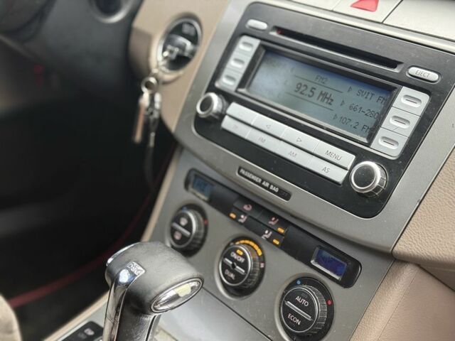 Чорний Фольксваген Пассат, об'ємом двигуна 2 л та пробігом 300 тис. км за 5700 $, фото 12 на Automoto.ua