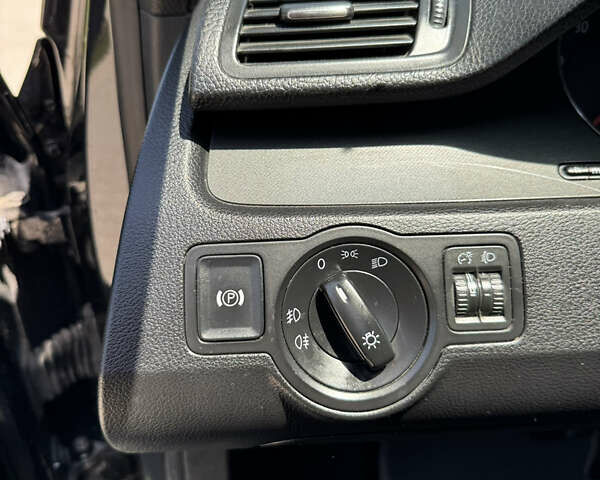 Чорний Фольксваген Пассат, об'ємом двигуна 2 л та пробігом 251 тис. км за 4899 $, фото 39 на Automoto.ua