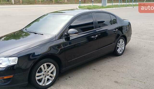 Черный Фольксваген Пассат, объемом двигателя 1.97 л и пробегом 275 тыс. км за 6888 $, фото 1 на Automoto.ua