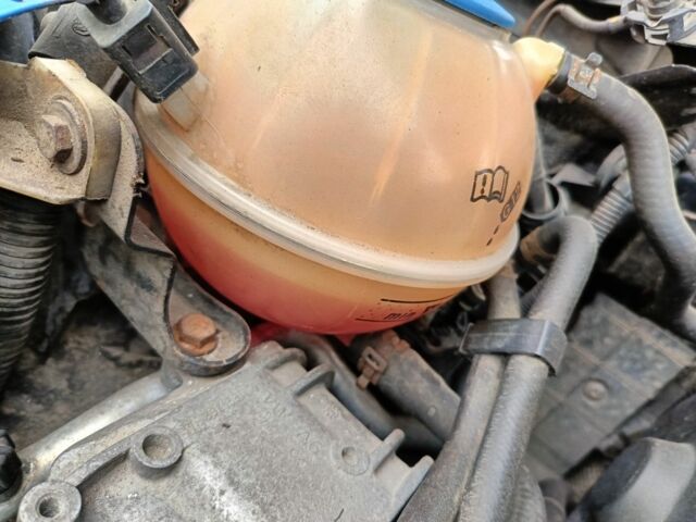 Черный Фольксваген Пассат, объемом двигателя 2 л и пробегом 266 тыс. км за 4950 $, фото 18 на Automoto.ua