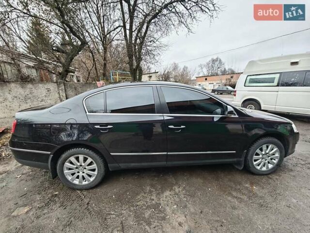 Чорний Фольксваген Пассат, об'ємом двигуна 2 л та пробігом 112 тис. км за 6950 $, фото 4 на Automoto.ua