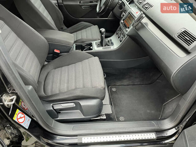 Черный Фольксваген Пассат, объемом двигателя 1.6 л и пробегом 340 тыс. км за 5700 $, фото 9 на Automoto.ua