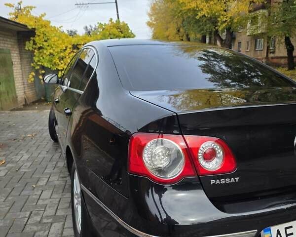 Фольксваген Пассат 2006 в Кривом Роге на Automoto.ua Черный Фольксваген Пассат, объемом двигателя 2 л и пробегом 300 тыс. км за 5999 $, фото 5 на Automoto.ua
