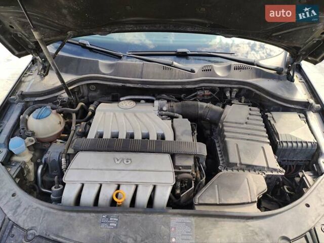 Чорний Фольксваген Пассат, об'ємом двигуна 3.2 л та пробігом 170 тис. км за 6900 $, фото 16 на Automoto.ua