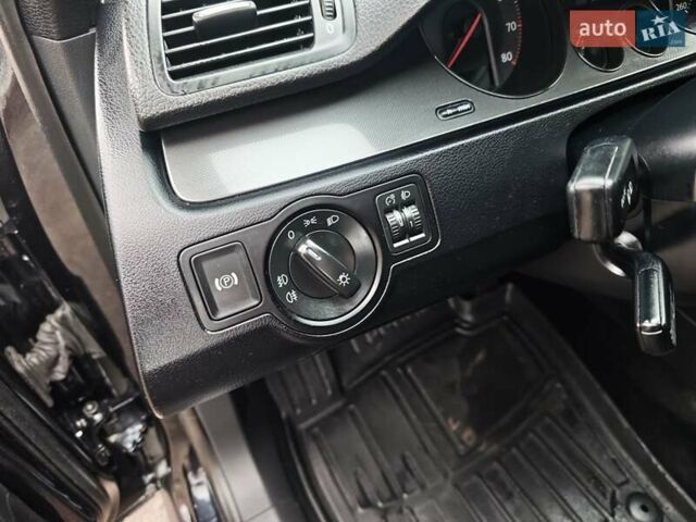 Чорний Фольксваген Пассат, об'ємом двигуна 2 л та пробігом 112 тис. км за 6950 $, фото 20 на Automoto.ua