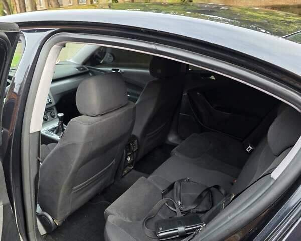 Фольксваген Пассат 2006 в Кривом Роге на Automoto.ua Черный Фольксваген Пассат, объемом двигателя 2 л и пробегом 300 тыс. км за 5999 $, фото 12 на Automoto.ua