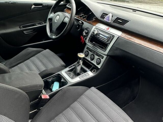 Черный Фольксваген Пассат, объемом двигателя 2 л и пробегом 330 тыс. км за 2450 $, фото 19 на Automoto.ua