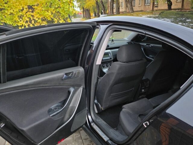 Фольксваген Пассат 2006 в Кривом Роге на Automoto.ua Черный Фольксваген Пассат, объемом двигателя 2 л и пробегом 300 тыс. км за 5999 $, фото 12 на Automoto.ua