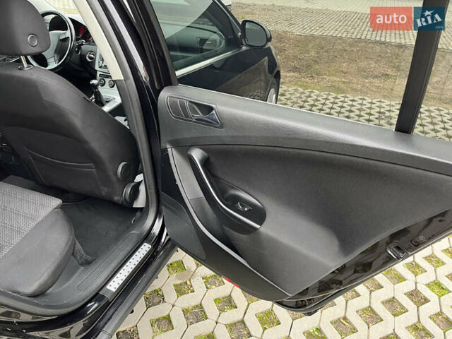 Черный Фольксваген Пассат, объемом двигателя 1.6 л и пробегом 340 тыс. км за 5700 $, фото 12 на Automoto.ua