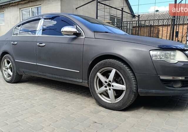 Чорний Фольксваген Пассат, об'ємом двигуна 2 л та пробігом 283 тис. км за 5800 $, фото 2 на Automoto.ua